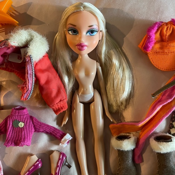(SOLD) Campfire Cloe (2005) | Bratz - Picture 3 of 14